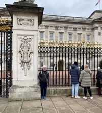 Lady Regina in front of Buckingham Palace